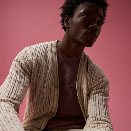Maglie da uomo primaverili: abbinamenti per outfit da ufficio e tempo libero