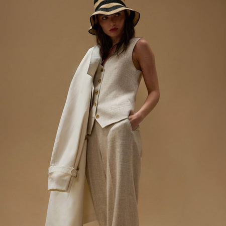 Come indossare il gilet da donna? Guida ai modelli eleganti e agli abbinamenti