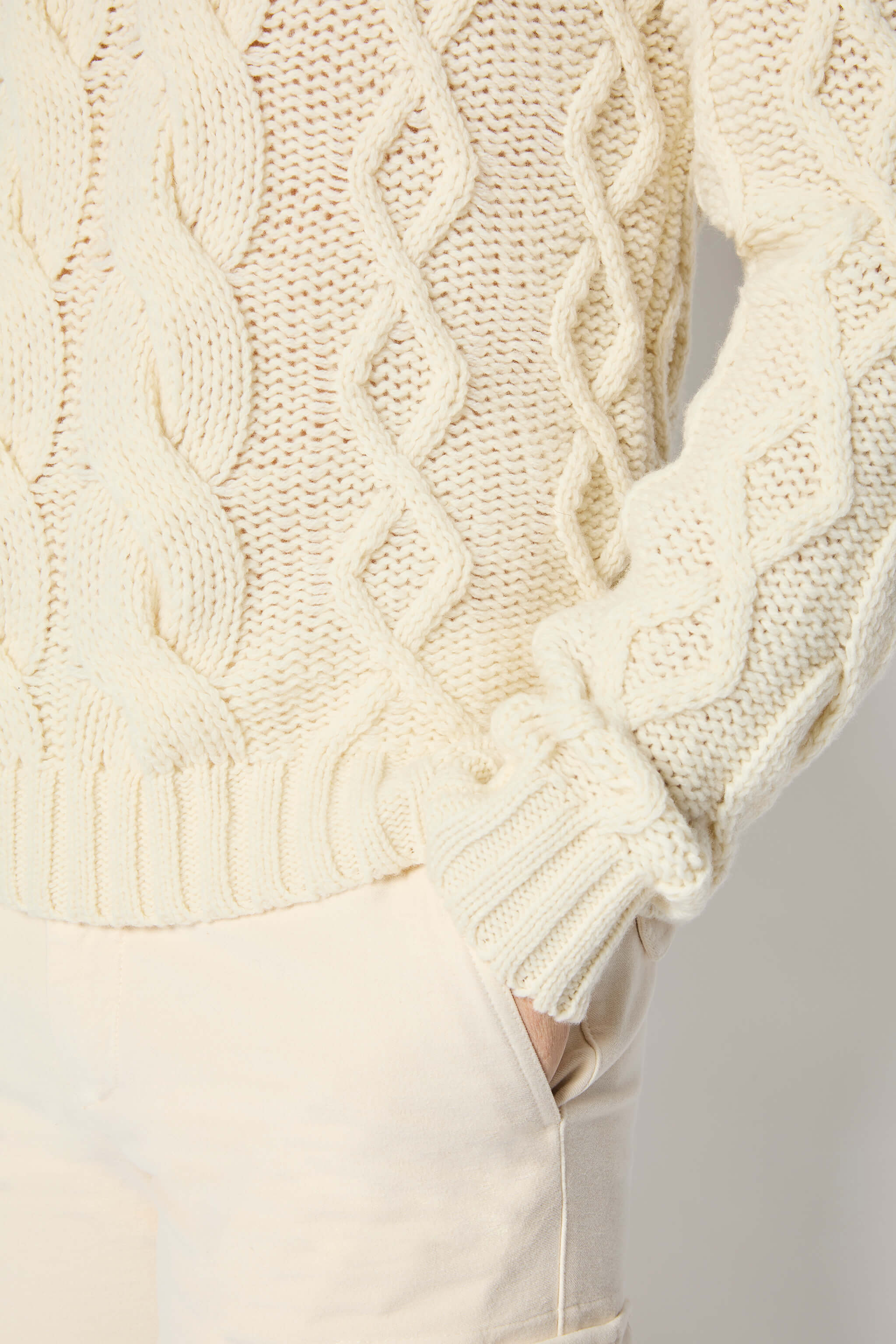 Cable-knit crewneck in ivory