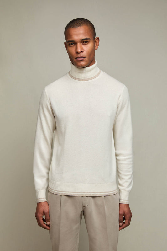 Wool-cashmere turtleneck sweater in ivory