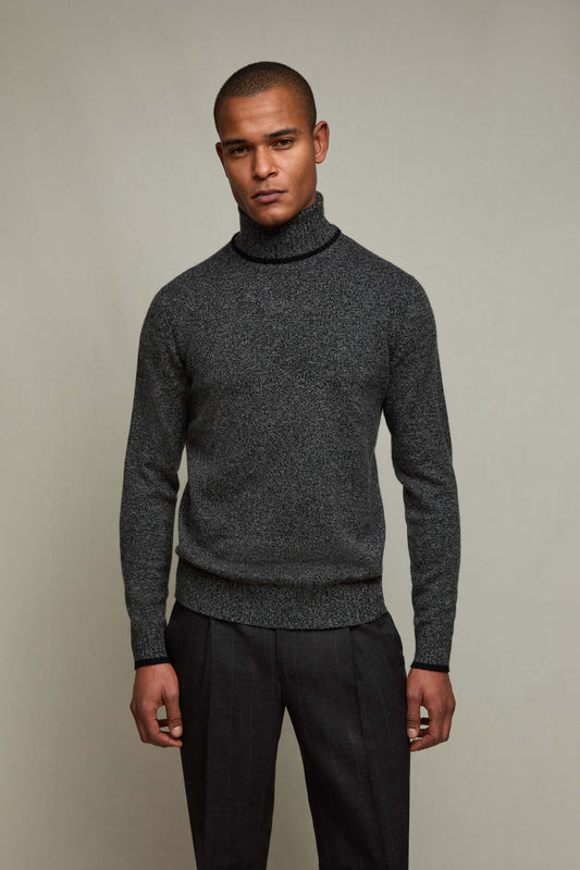 Wool-cashmere turtleneck sweater in gray