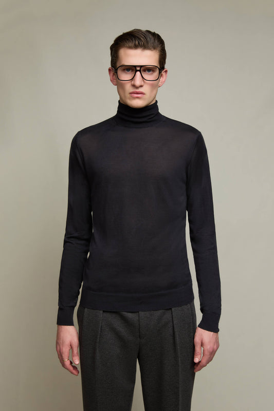 Silk-cashmere turtleneck sweater in black