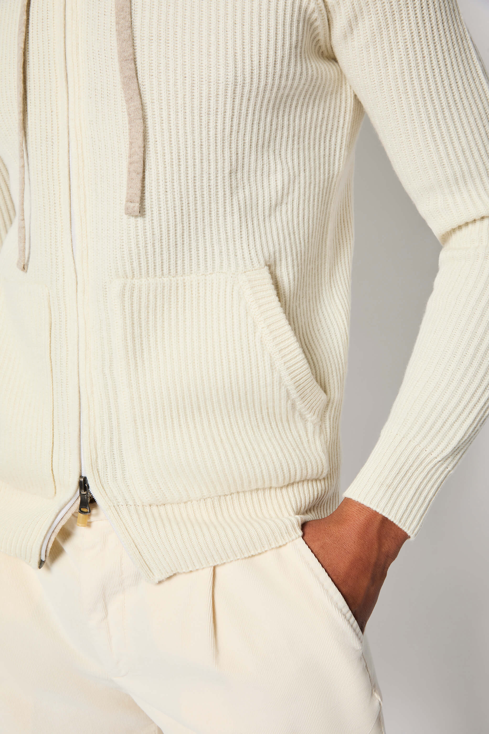 Felpa in maglia con zip e cappuccio bianca