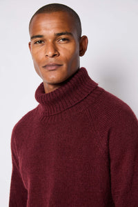 Turtleneck sweater in burgundy bordeaux