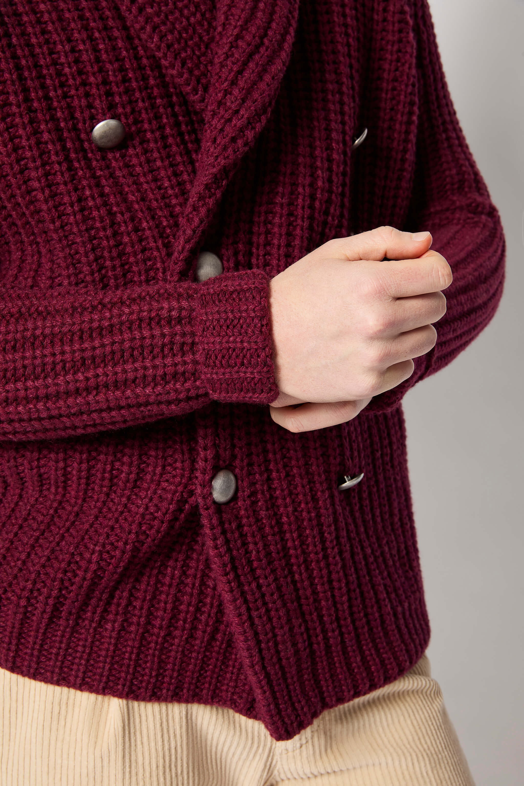 Chunky-knit cardigan in burgundy