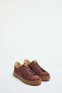 Retro tennis sneakers in crushed berry bordeaux