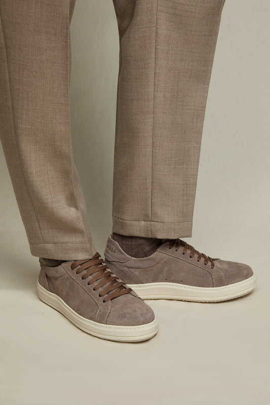 Retro-inspired tennis sneakers in taupe