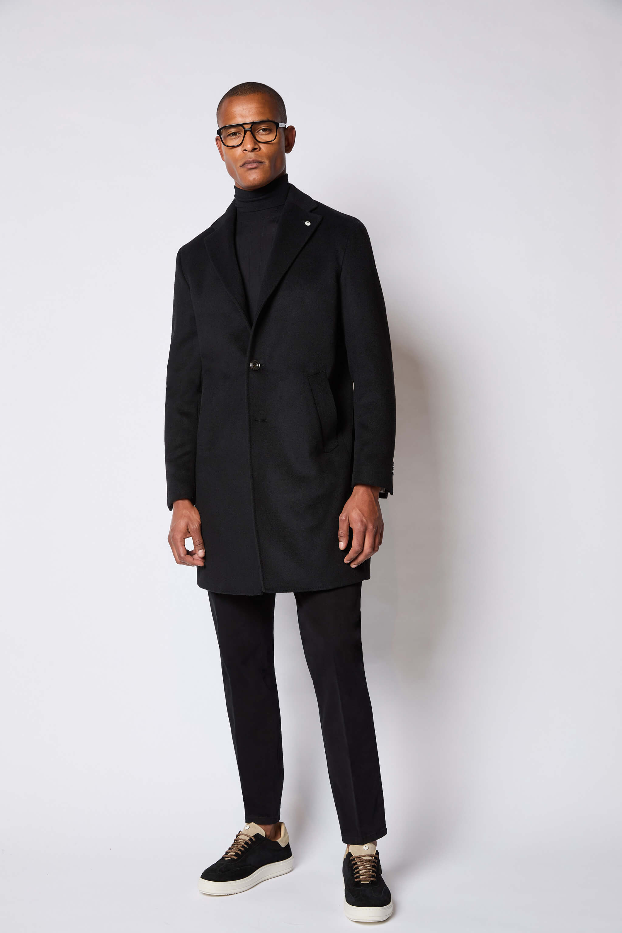 Single-breasted coat in black