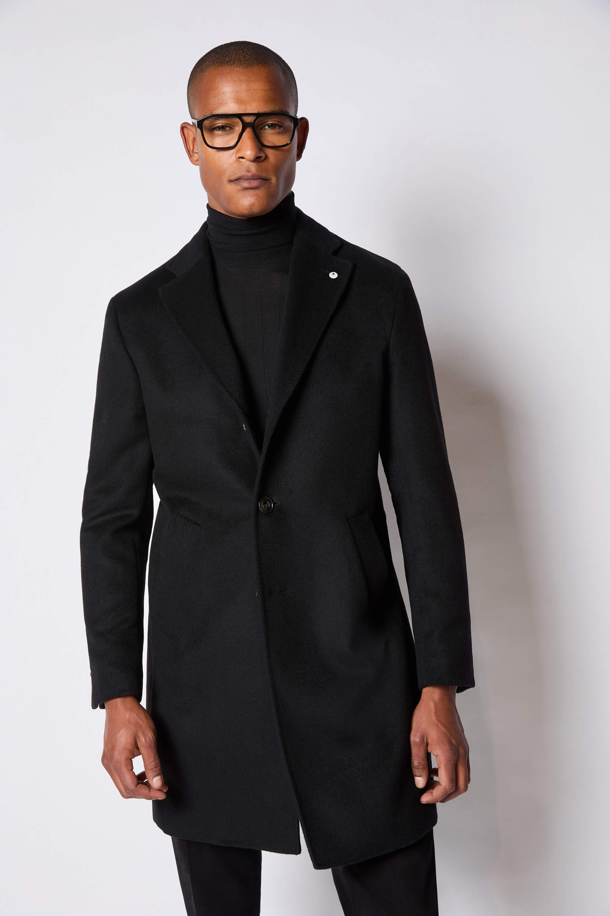 Single-breasted coat in black