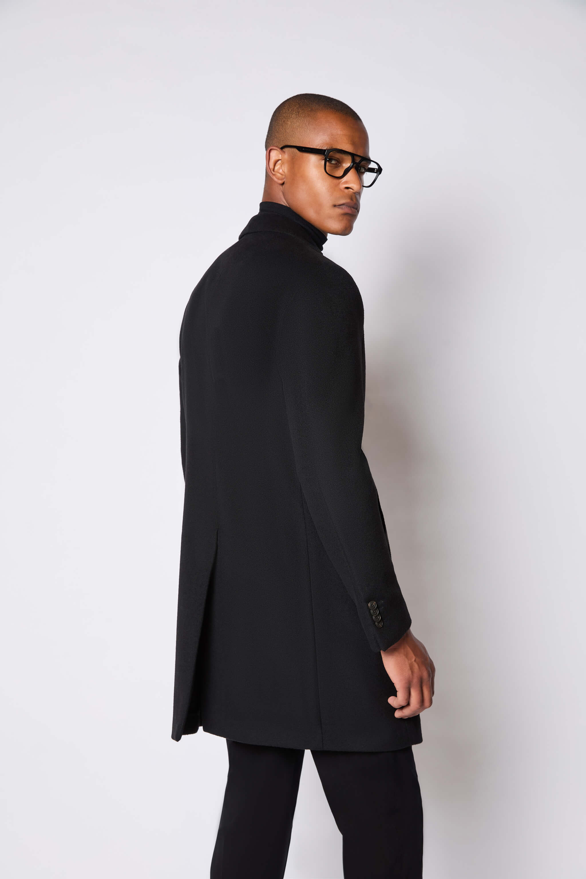 Single-breasted coat in black