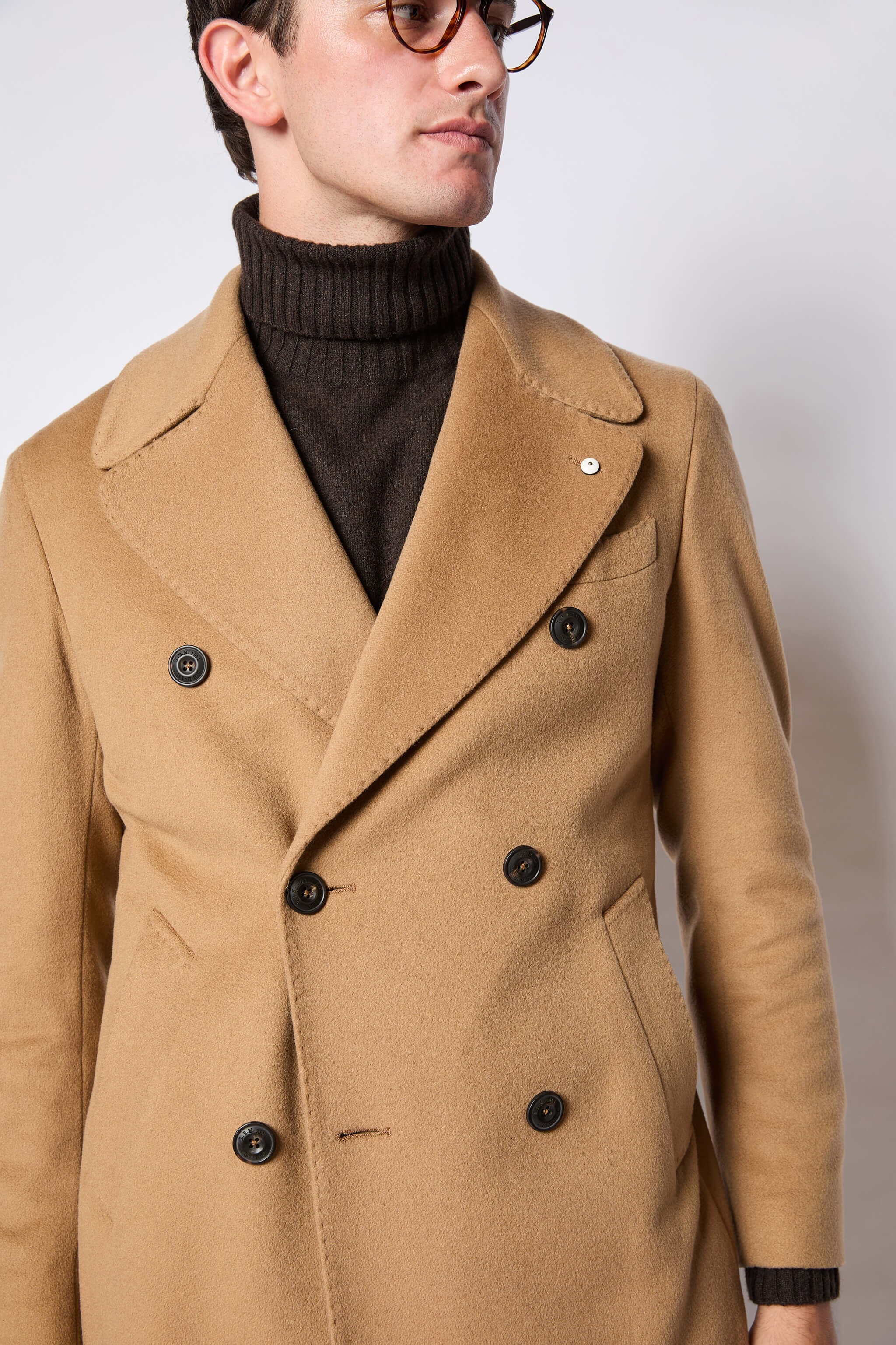 Cappotto doppiopetto in cashmere cammello