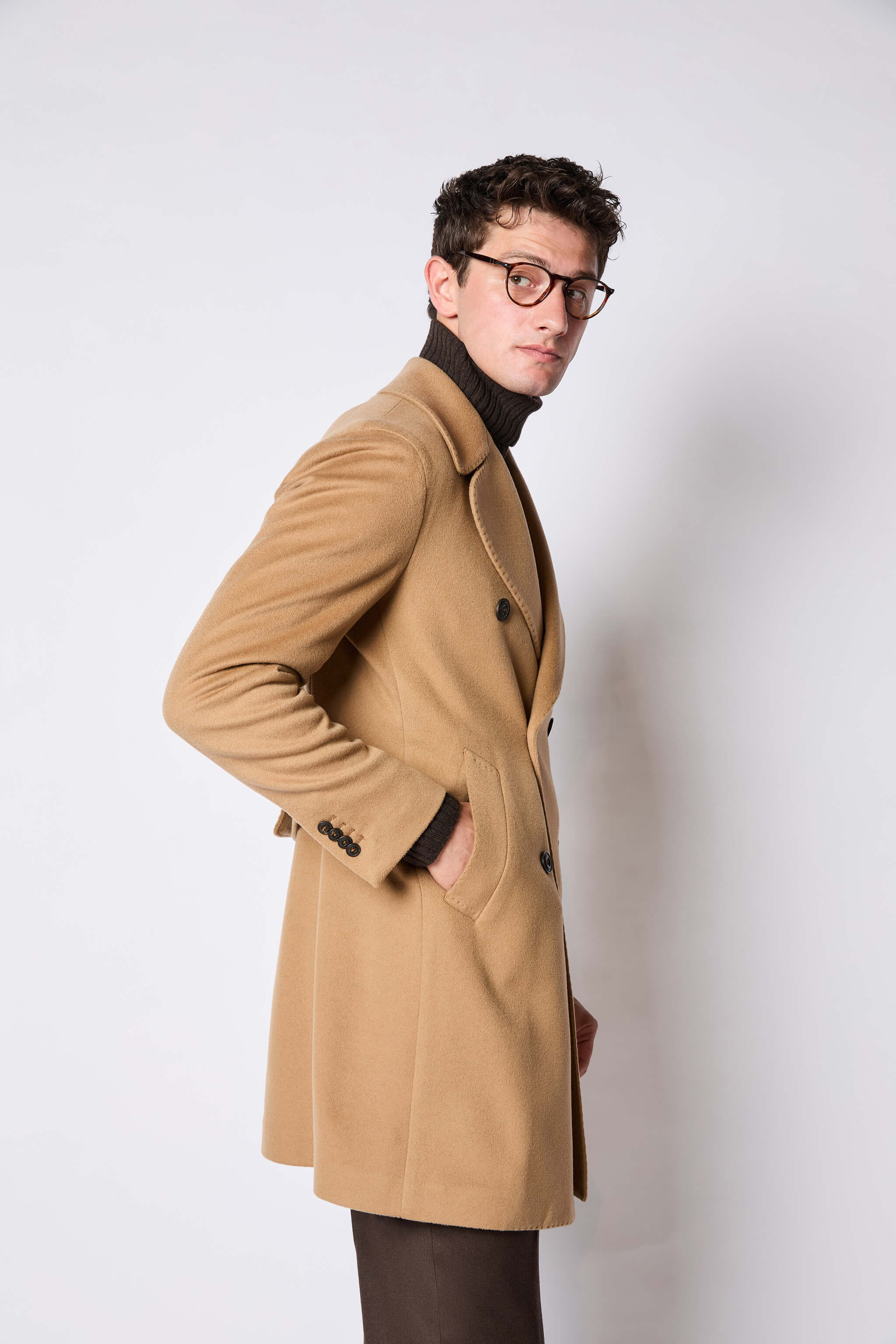 Cappotto doppiopetto in cashmere cammello