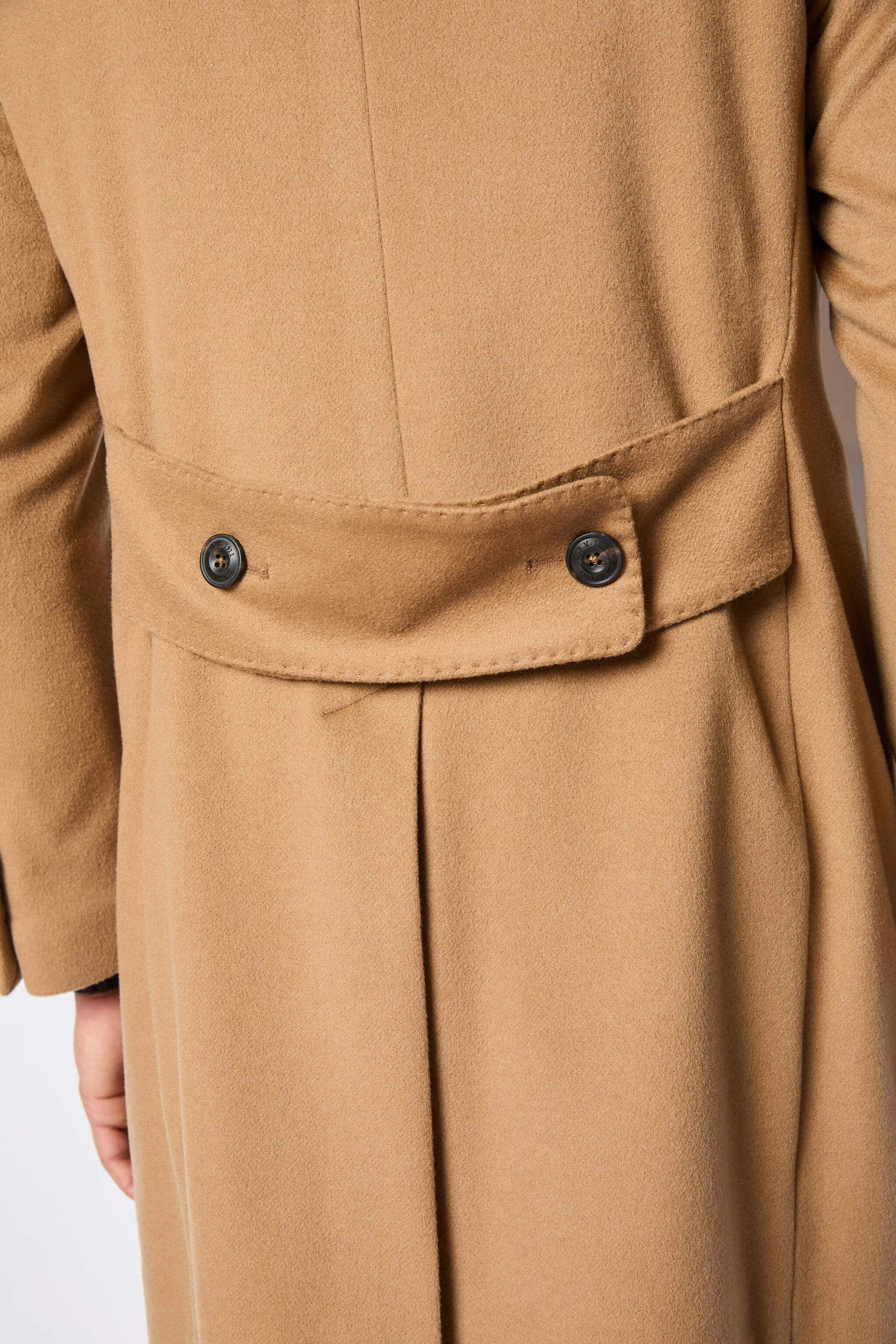Cappotto doppiopetto in cashmere cammello