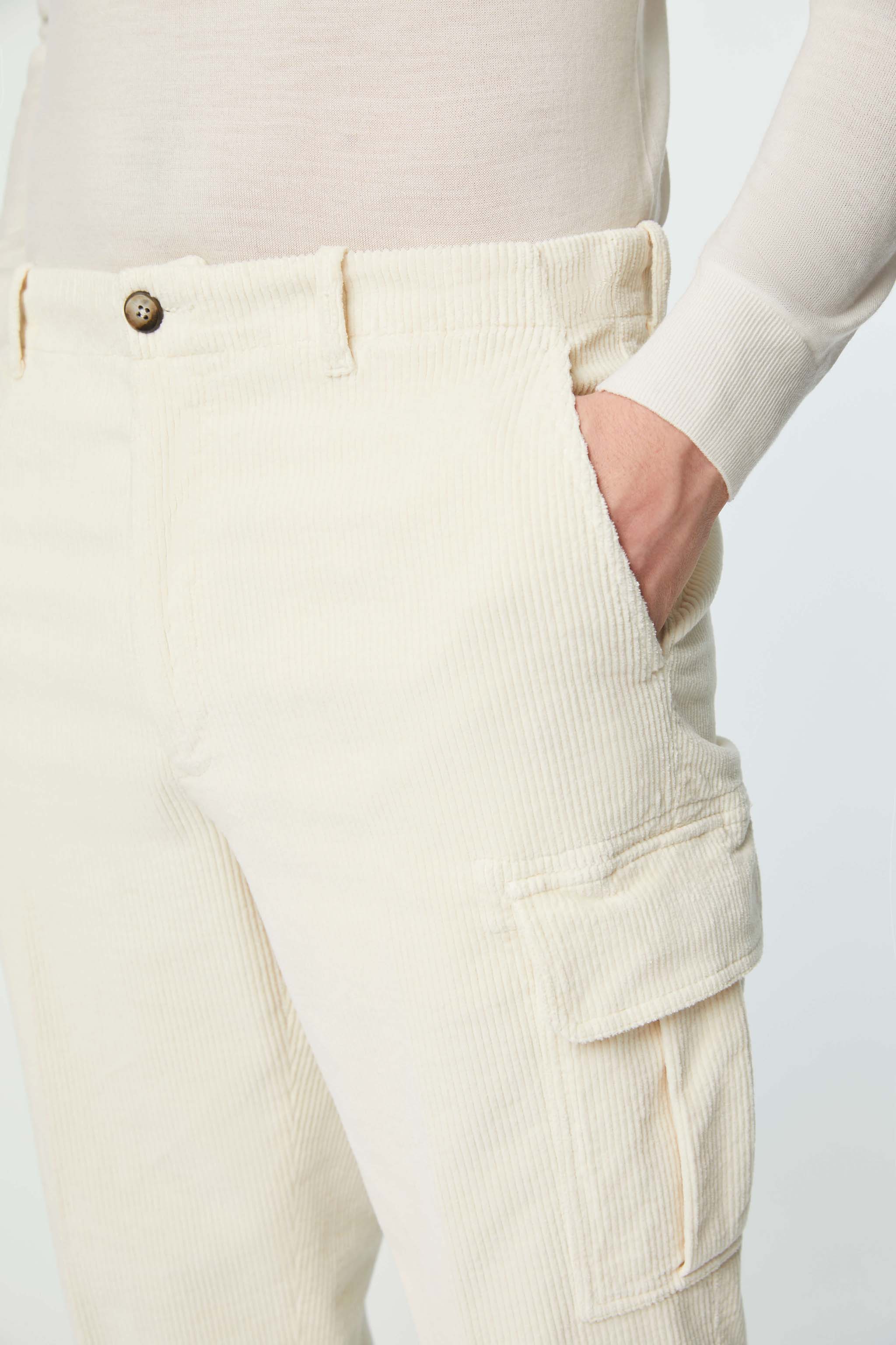 CARGO pants in off-white