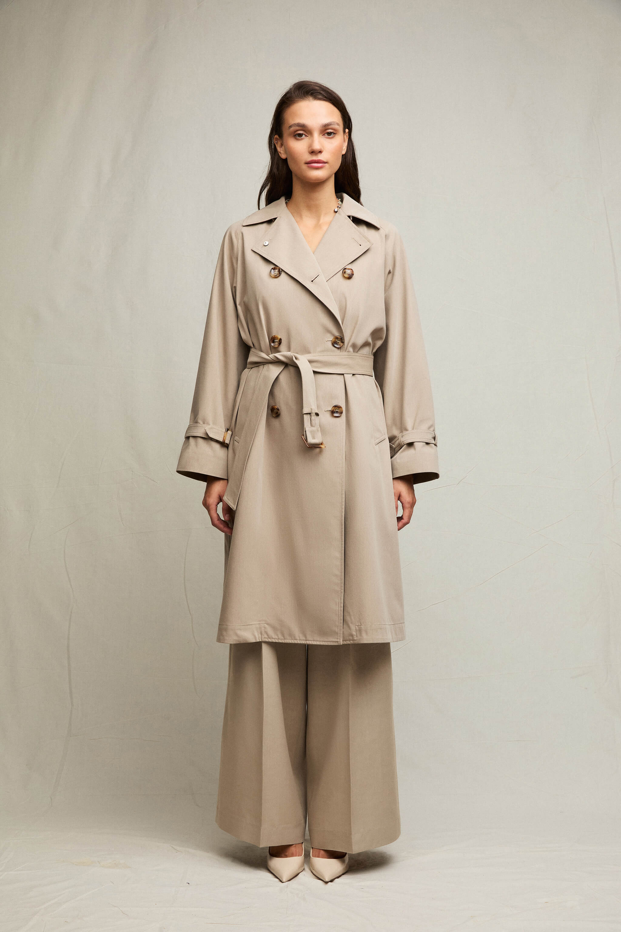 Double-breasted trench coat in sand beige | L.B.M. 1911