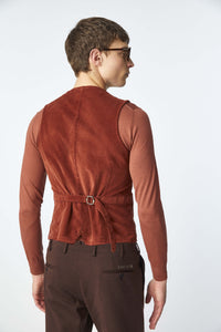 Garment-dyed mike waistcoat in sienna brick