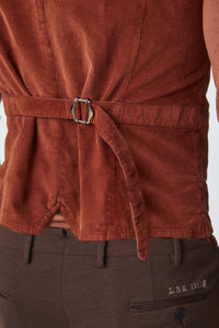 Garment-dyed mike waistcoat in sienna brick