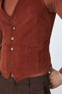 Garment-dyed mike waistcoat in sienna brick