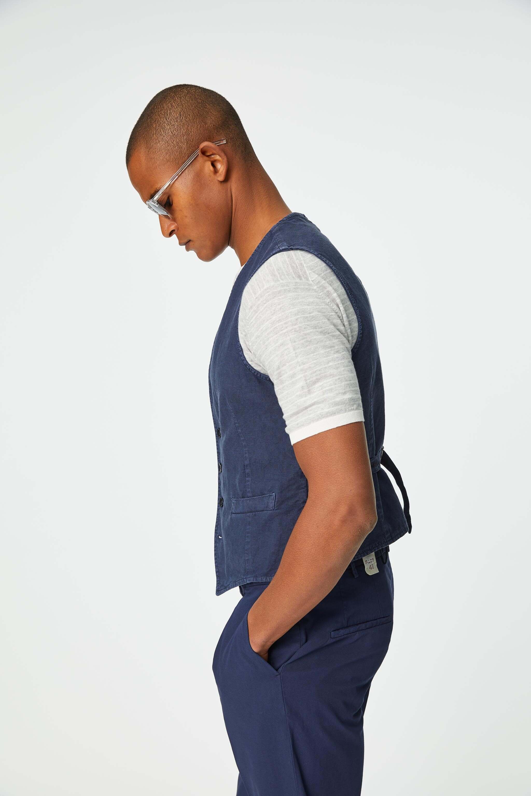 Garment-dyed MIKE vest in blue