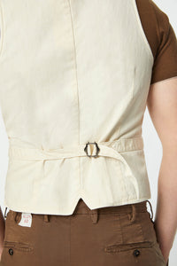 Garment-dyed mike vest in white white