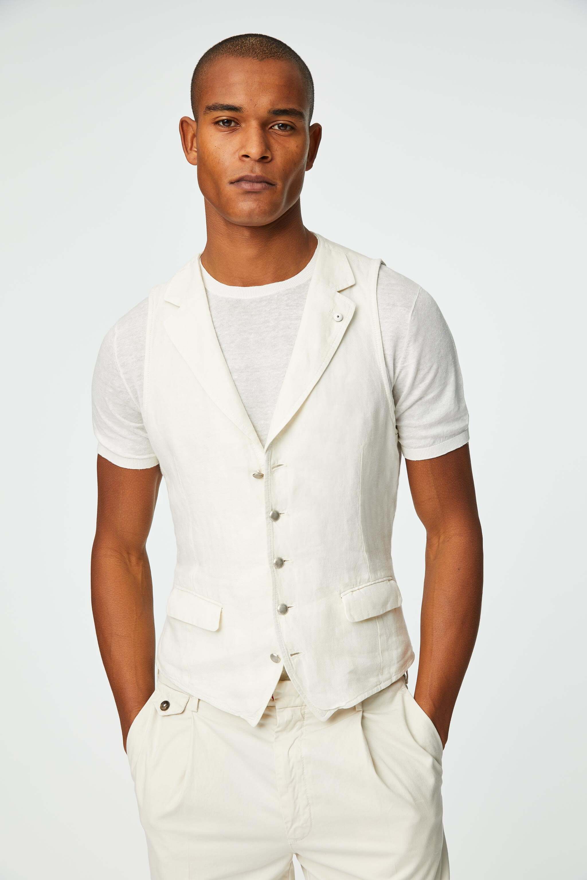 Garment-dyed OSCAR vest in white