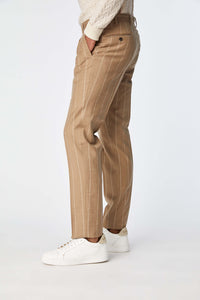 Garment-dyed tom suit in beige earth