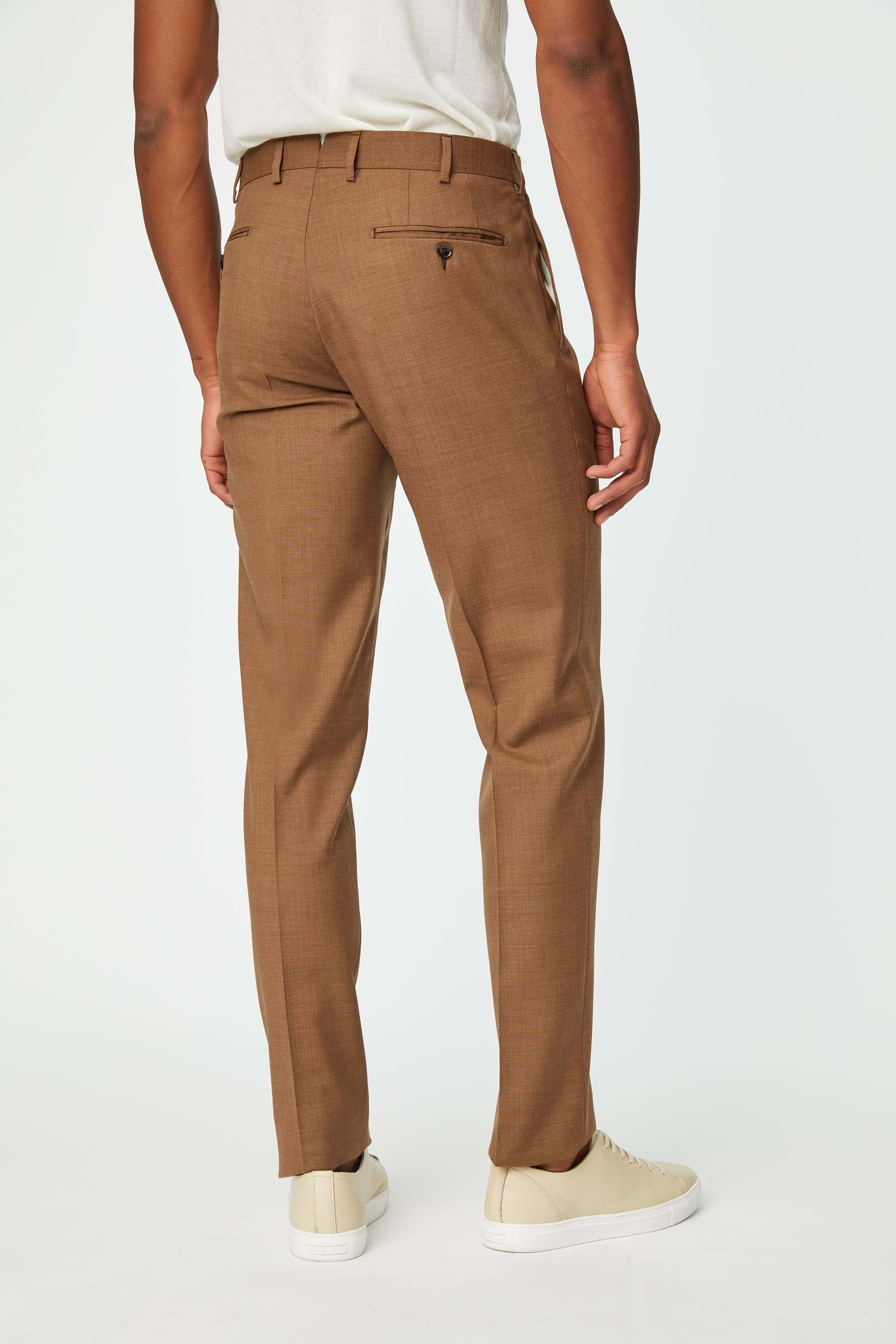 Garment-dyed TOM suit in hazelnut