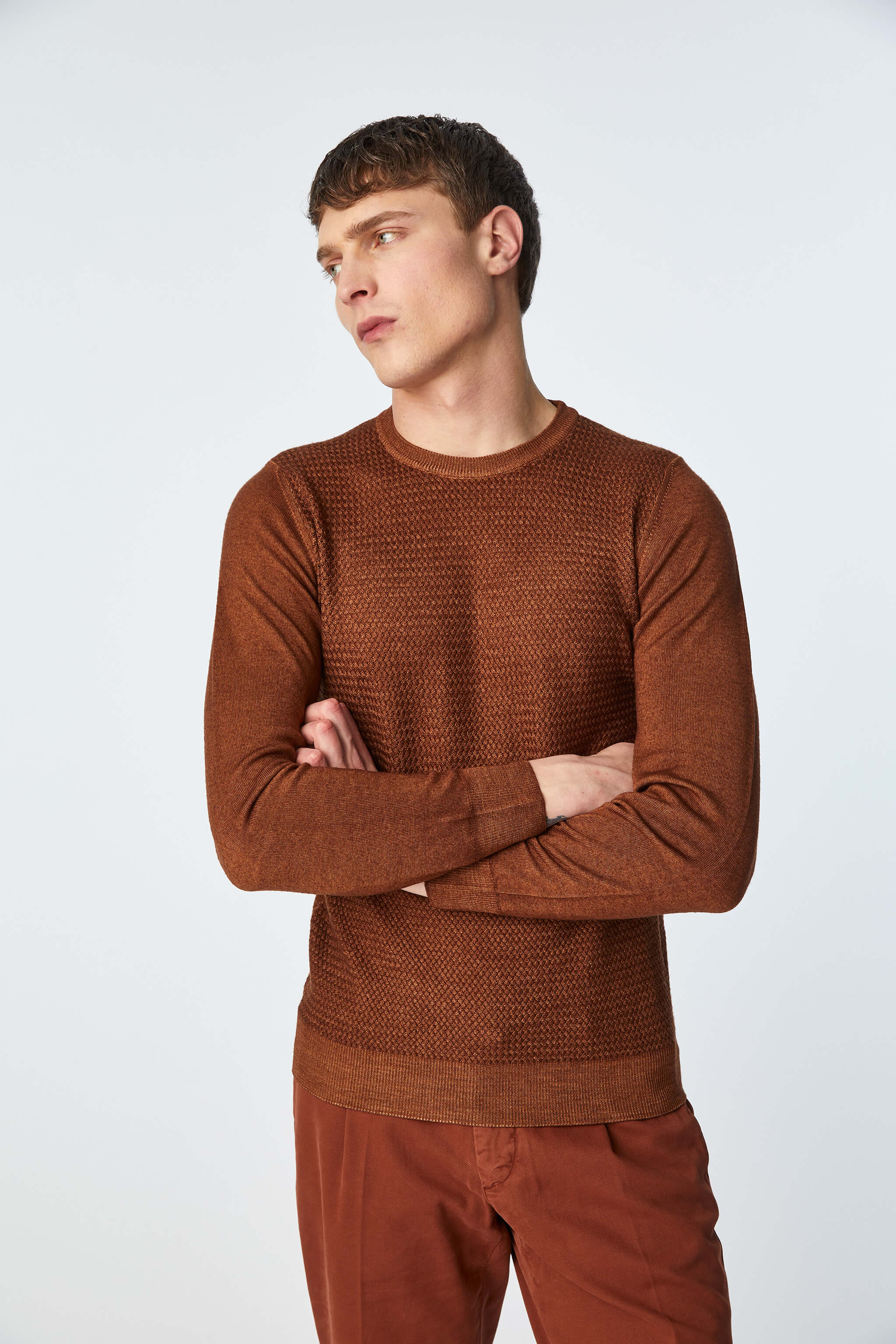 Garment-dyed crewneck in brown