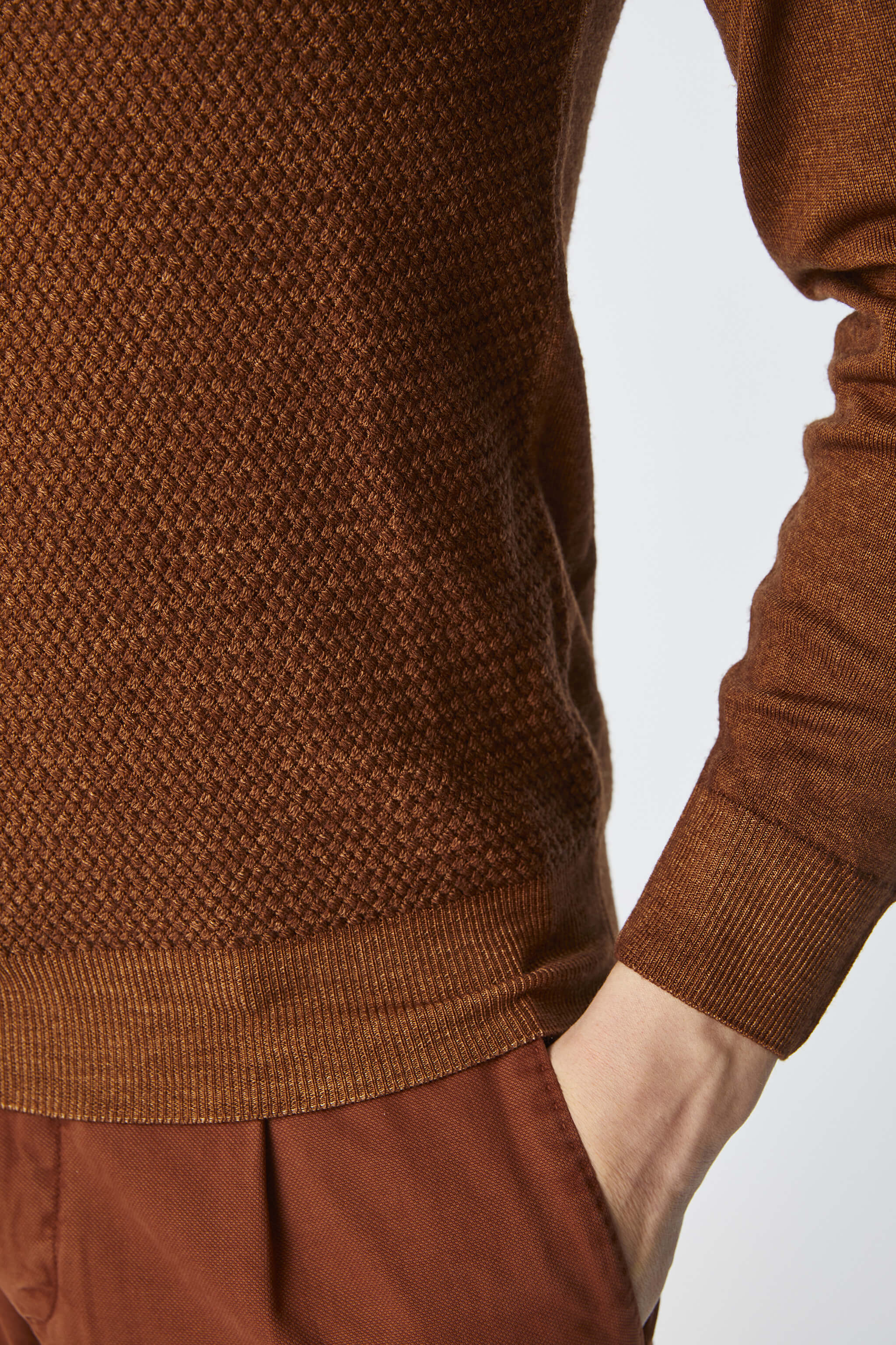 Garment-dyed crewneck in brown