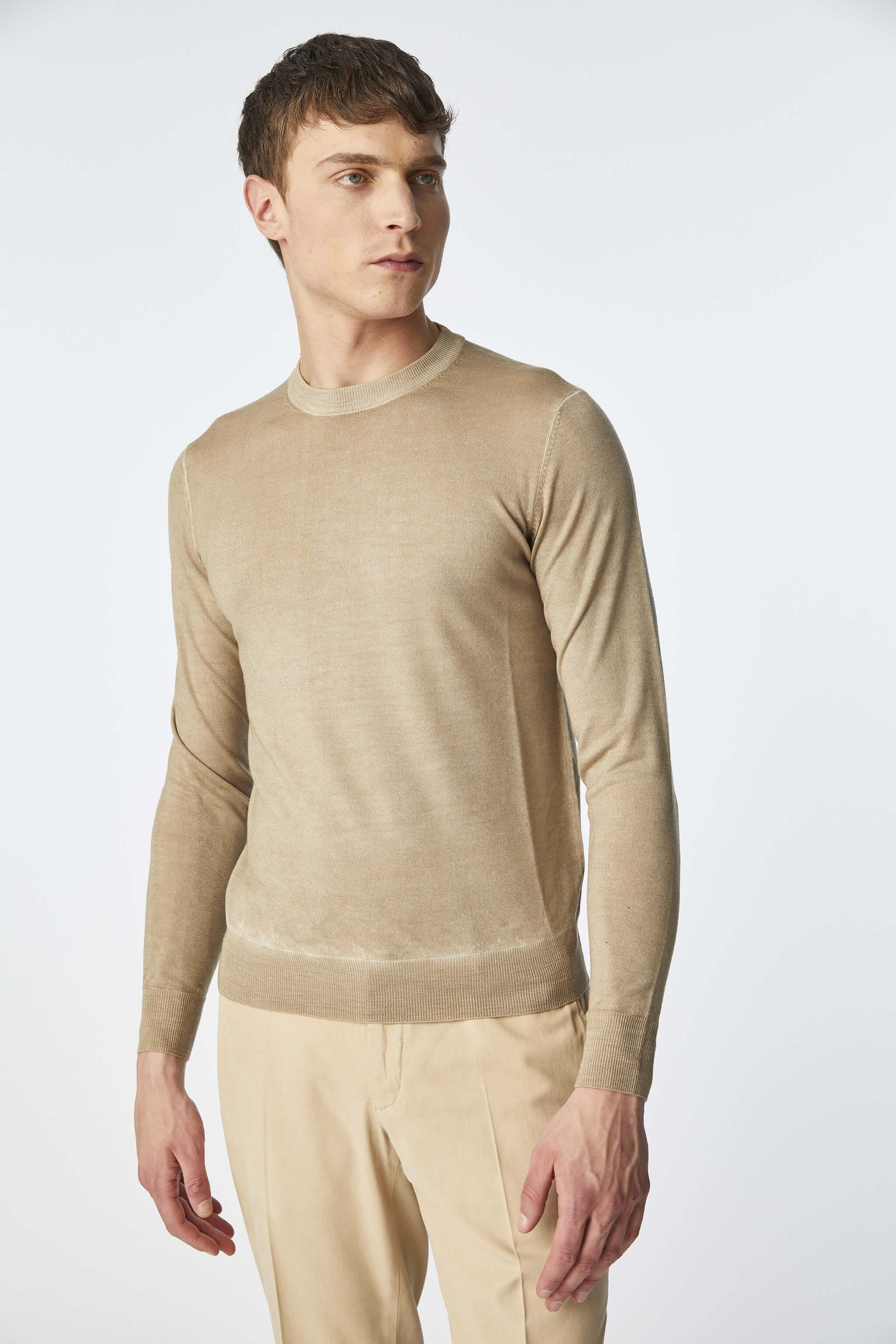 Garment-dyed crewneck In beige