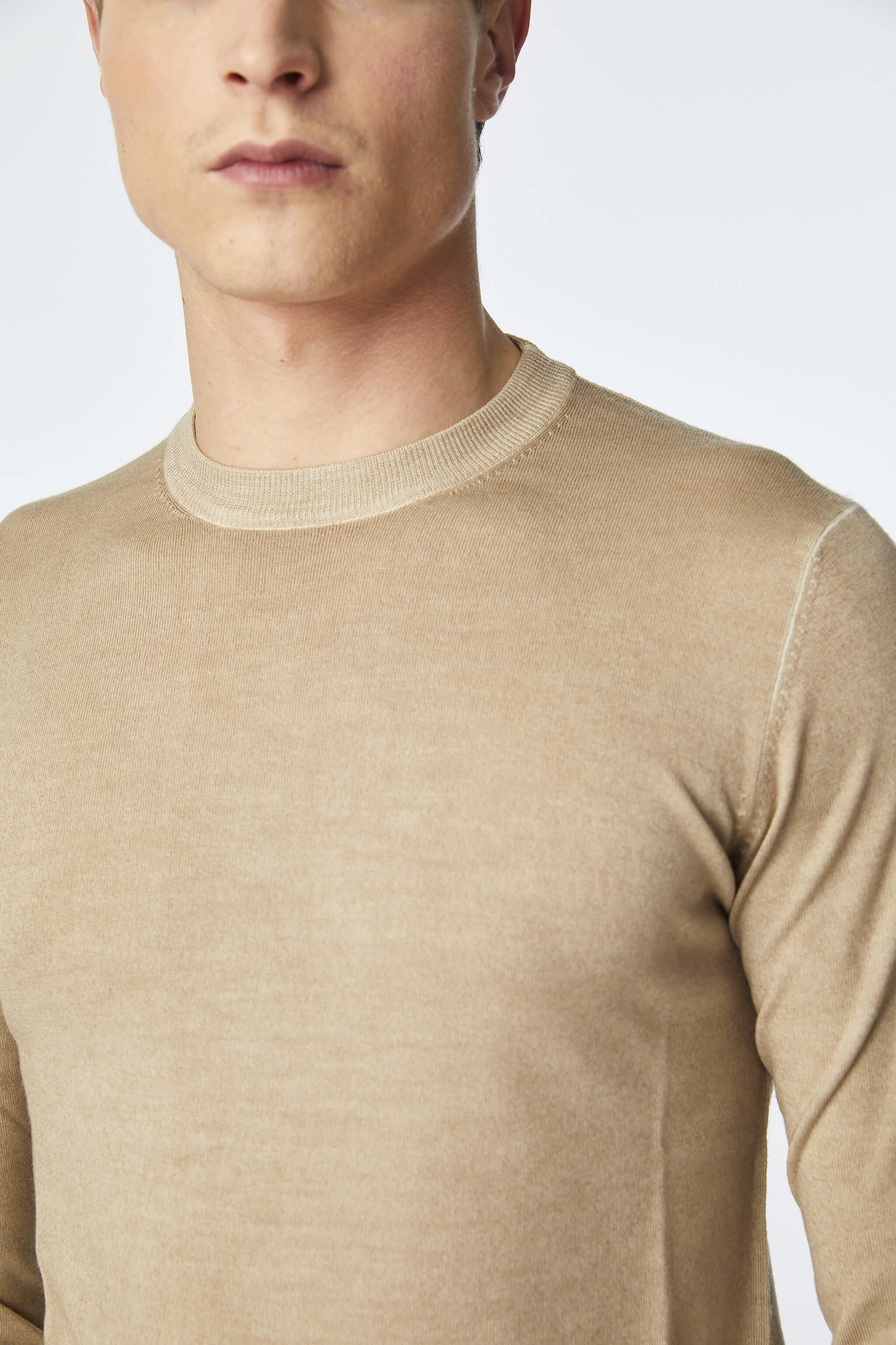 Garment-dyed crewneck In beige