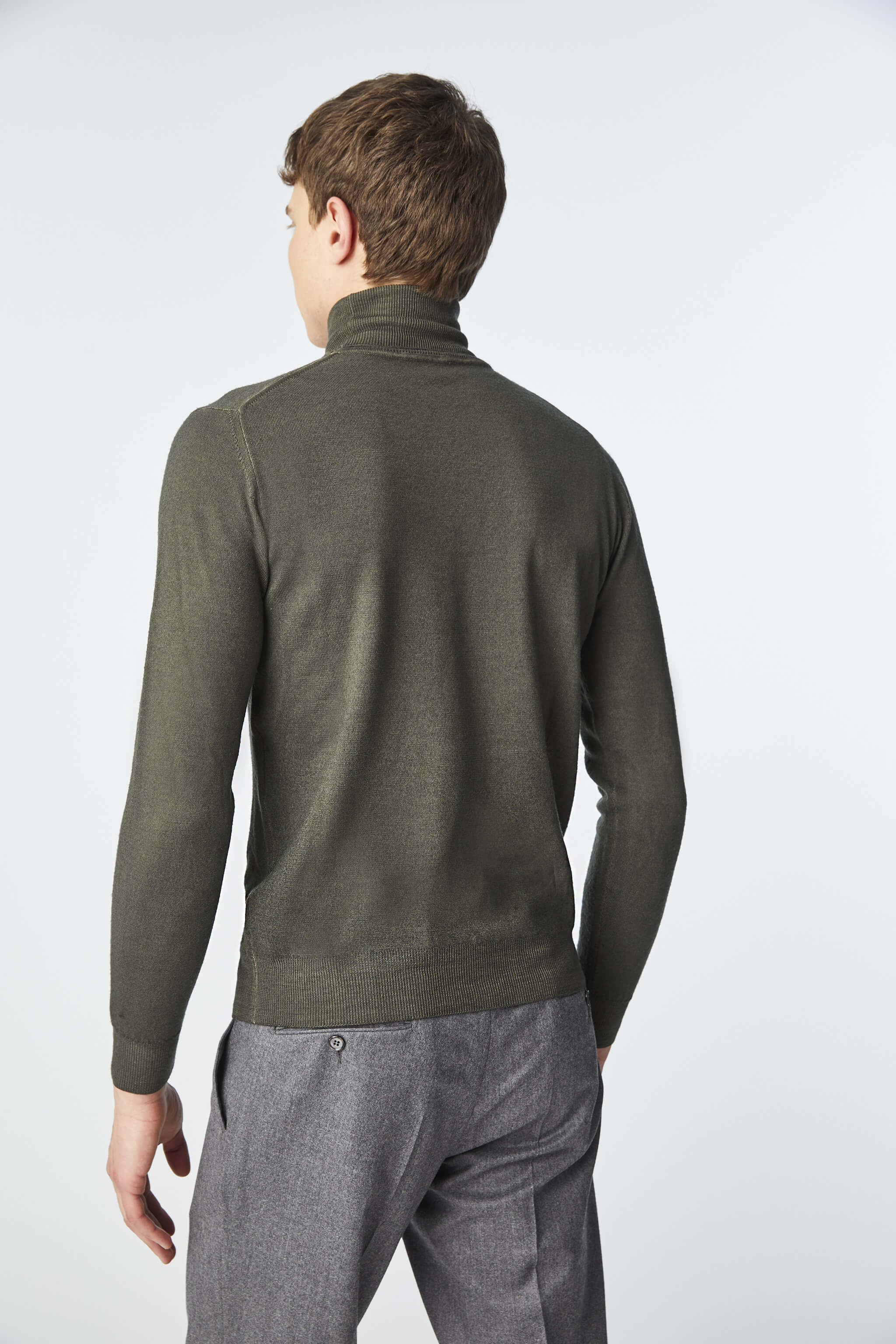 Garment-dyed turtleneck in green