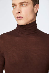 Thin gauge brown turtleneck brown