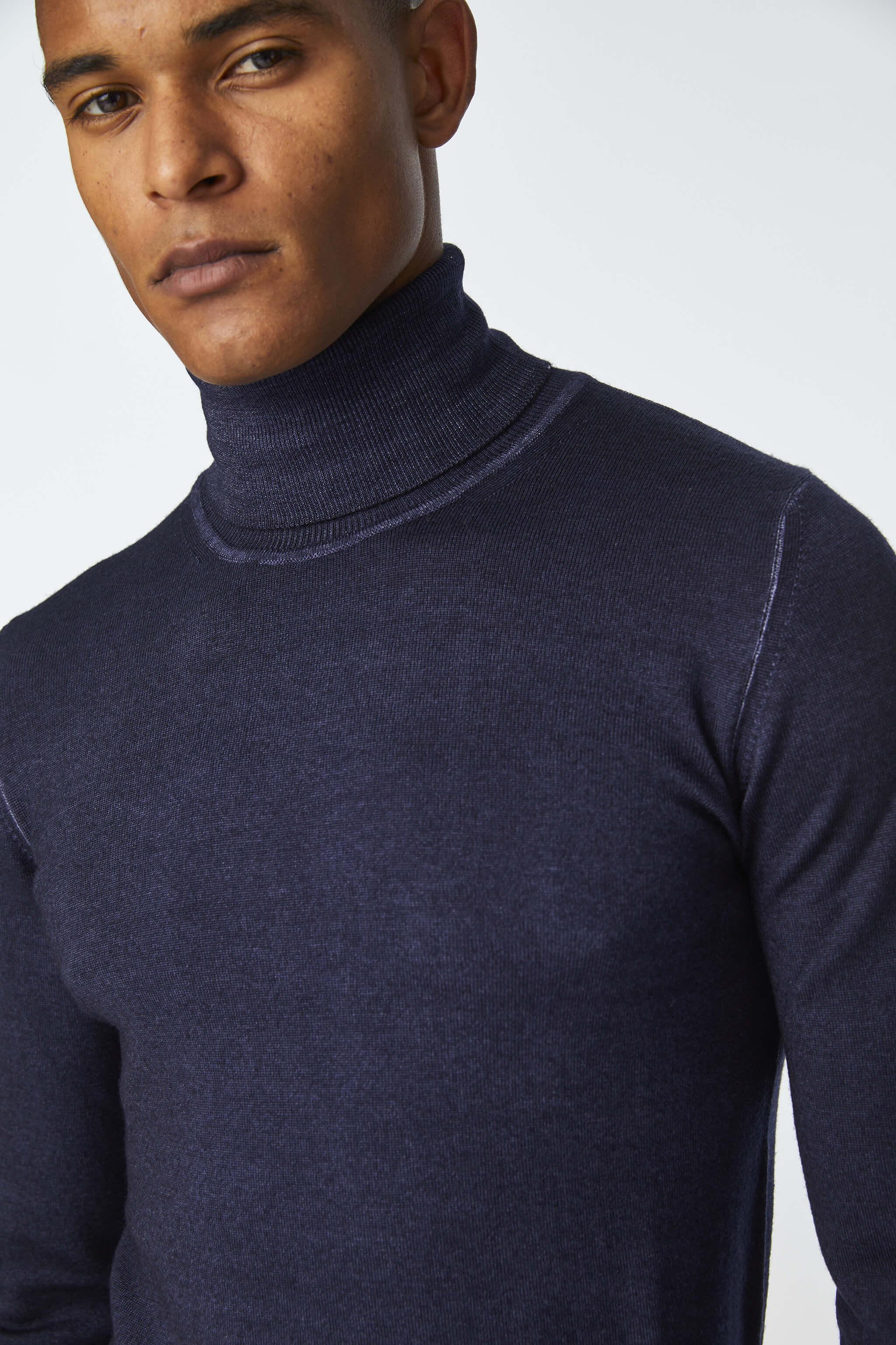 Garment-dyed turtleneck in blue
