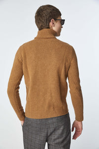 Braided turtleneck in brown brick