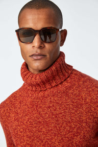 Orange turtleneck bordeaux