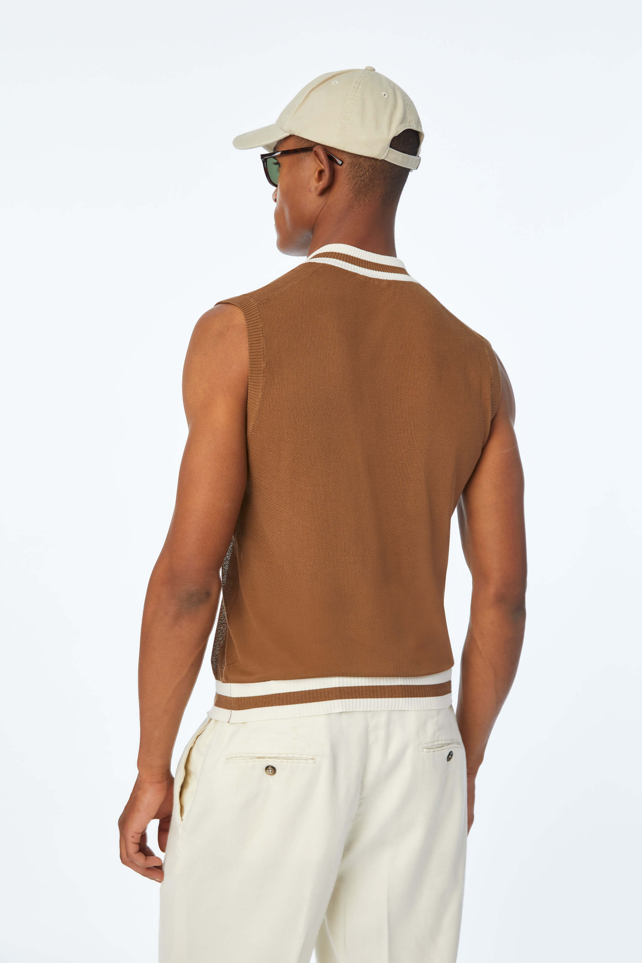 Knit vest in Brown