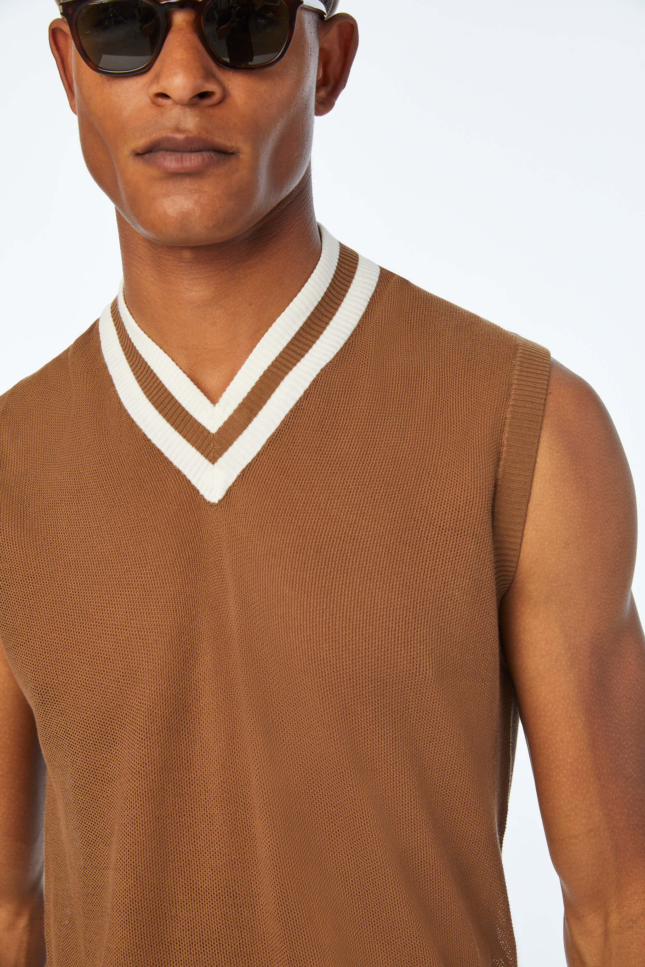 Knit vest in Brown