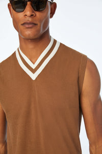 Knit vest in brown brown