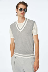 Knit vest in gray light grey