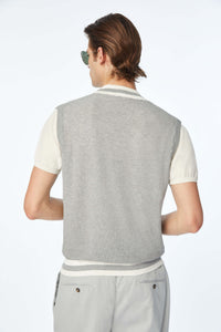 Knit vest in gray light grey