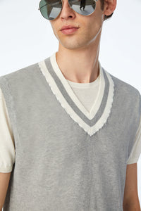 Knit vest in gray light grey