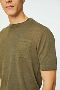 T-shirt with green pocket dark green