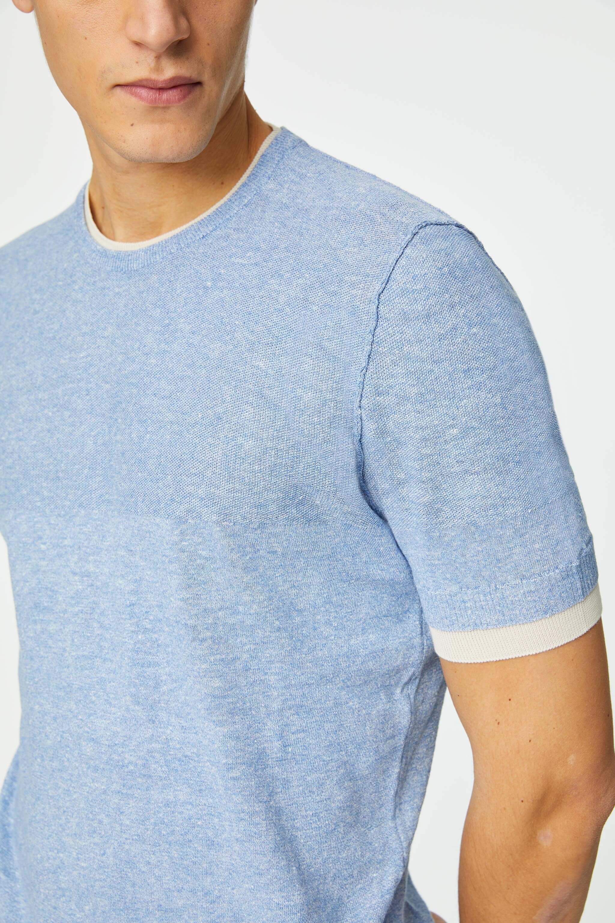 Sky blue T-shirt with contrast detail 
