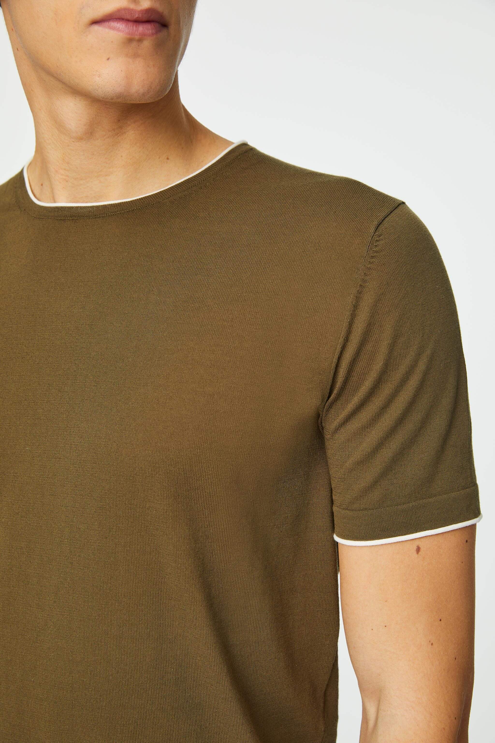Contrast detail T-shirt in green
