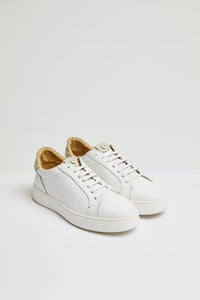 Retro-styled tennis shoe in sand beige