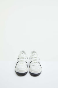 White basketball sneaker with contrast details white