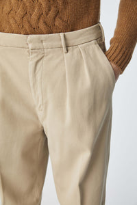 Garment-dyed miles pants in beige beige
