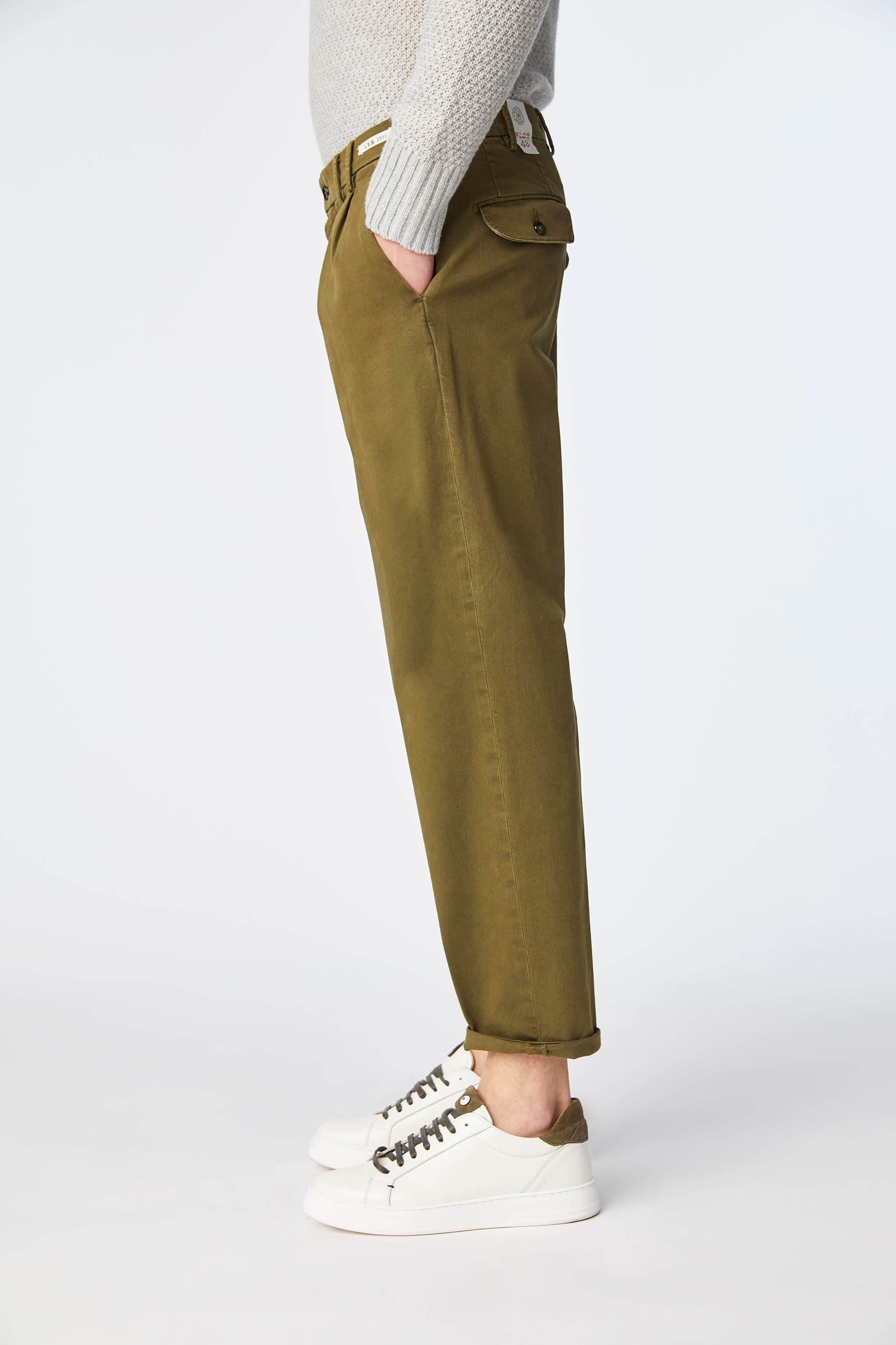 Garment-dyed MICHAEL pants in green