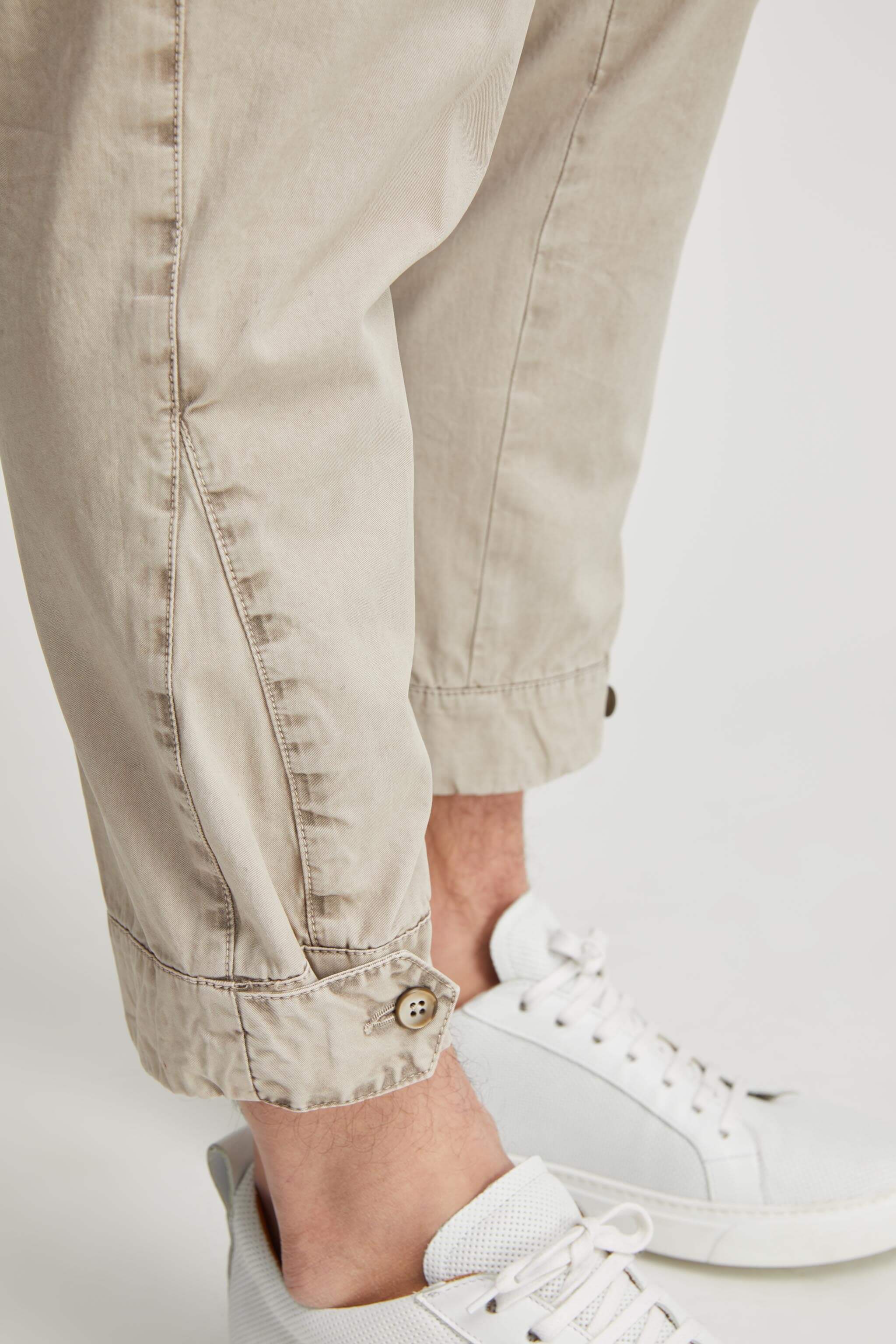 DIZZY pants garment dyed in sand